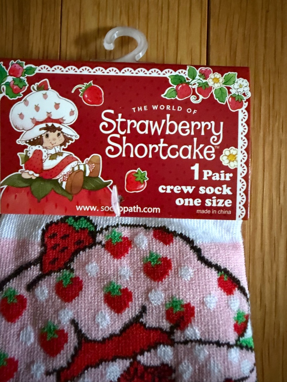 Strawberry Shortcake Bundle Crew Socks and American Greetings Gift Wrap NWT - Picture 2 of 5